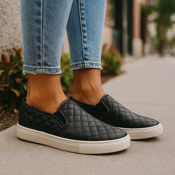 Steve Madden Women's ECENTRCO Quilted Black Slip-On Sneakers Size 10M Casual‎ - Picture 1 of 7